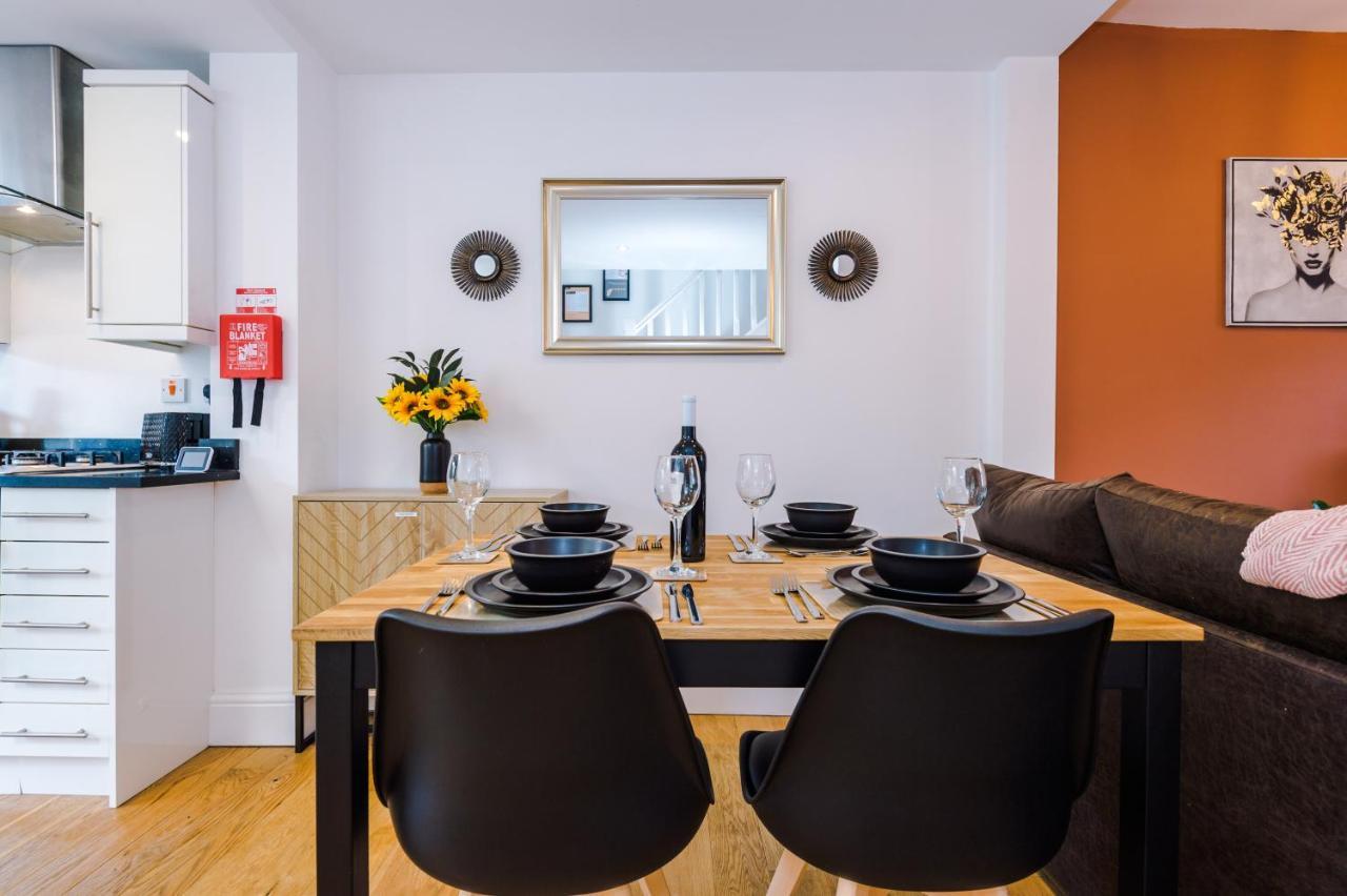 Pristine 2-Bed House In Chester By 53 Degrees Property, Ideal For Families & Small Groups, Great Location - Sleeps 6 Hough Green Exterior photo