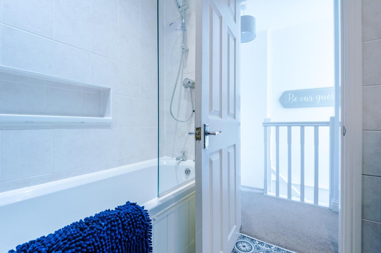 Pristine 2-Bed House In Chester By 53 Degrees Property, Ideal For Families & Small Groups, Great Location - Sleeps 6 Hough Green Exterior photo