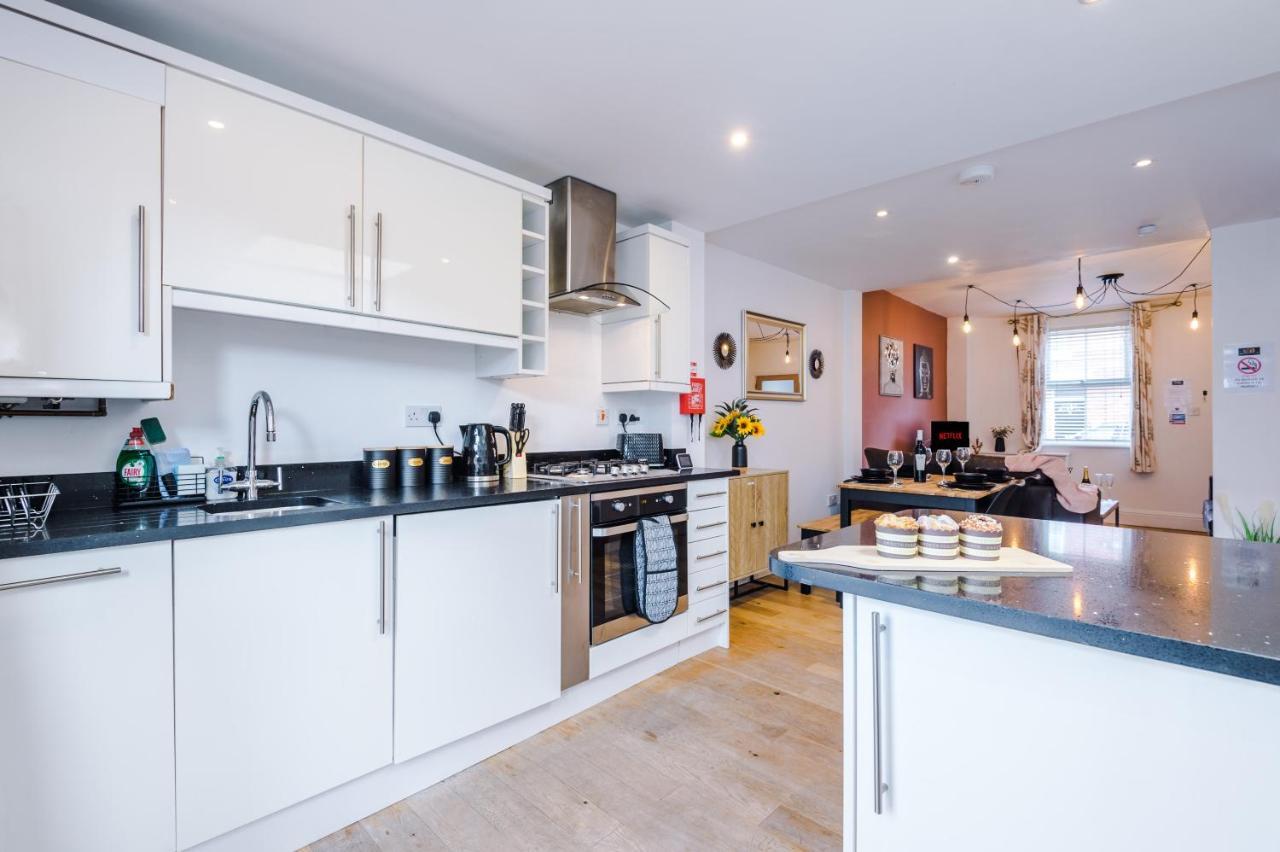 Pristine 2-Bed House In Chester By 53 Degrees Property, Ideal For Families & Small Groups, Great Location - Sleeps 6 Hough Green Exterior photo
