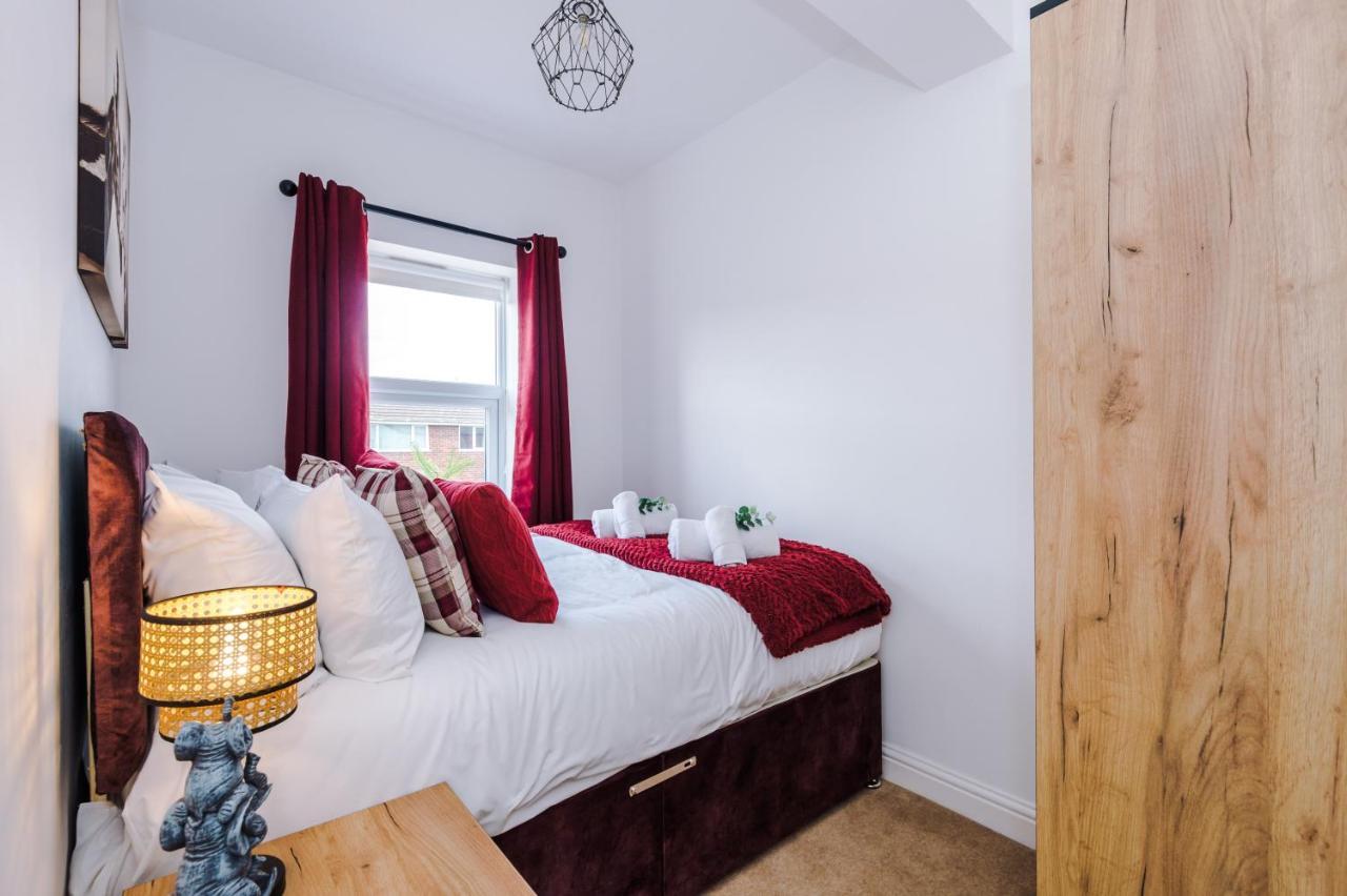 Pristine 2-Bed House In Chester By 53 Degrees Property, Ideal For Families & Small Groups, Great Location - Sleeps 6 Hough Green Exterior photo